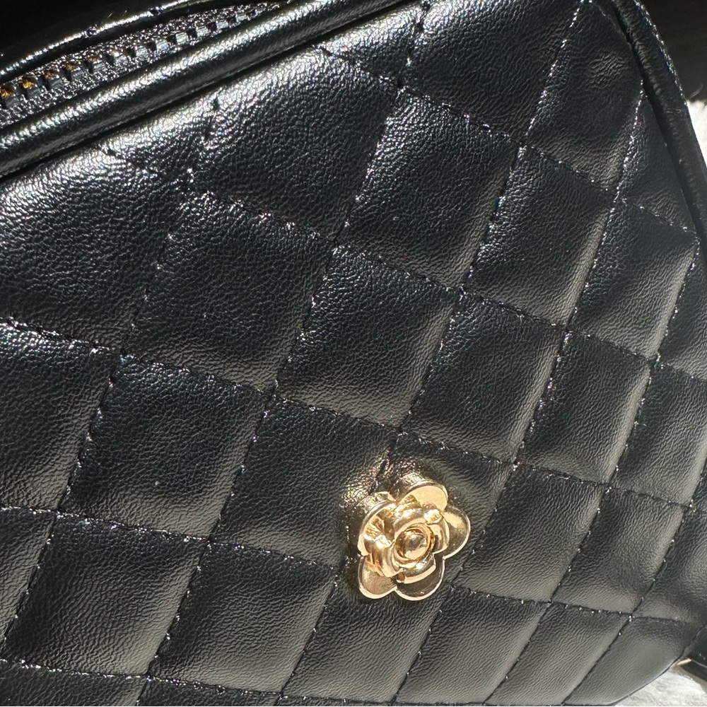 Elegant 2 Piece Black Quilted Women's Bag Set - Picture 5 of 13